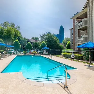 Unique 2br Prime Location With Gym & Parking Apartment Charlotte